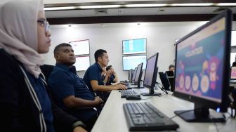 Suasana ruang pengendali operasi utama (MOC) Panitia Pelaksana Asian Games 2018 (INASGOC) di Jakarta, Rabu (31/1).