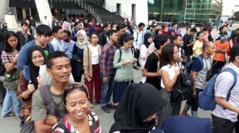 Suasana Warga Antri di TIM, Jelang Gerhana Bulan