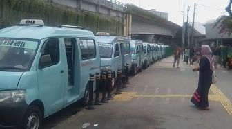 Angkot Tanah Abang Diizinkan Lagi "Ngetem" Depan Stasiun