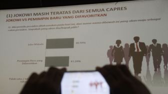 Lingkaran Survei Indonesia (LSI) Denny JA merilis survei terbaru empat nama yang berpotensi menjadi penantang Presiden Joko Widodo (Jokowi) pada pemilu 2019 di kantor LSI, Jakarta, Jumat, (2/2).
