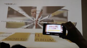 Lingkaran Survei Indonesia (LSI) Denny JA merilis survei terbaru empat nama yang berpotensi menjadi penantang Presiden Joko Widodo (Jokowi) pada pemilu 2019 di kantor LSI, Jakarta, Jumat, (2/2).