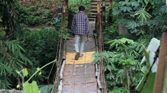 Jembatan Gantung Penghubung Depok-Jagakarsa