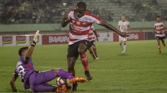 Gagal Total di Adu Penalti, Ini Penjelasan Kiper Madura United