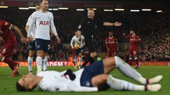 Van Dijk Sesalkan Akting Kane dan Lamela di Anfield