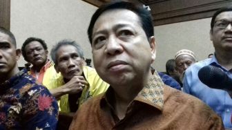 Ceria Ditemani Istri, Tapi di Persidangan Setnov Mengaku Stres