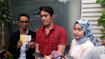 Istri Terciduk Jalan Bareng Billy Syahputra, Kriss: Tak Mau Ngaku