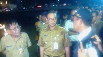 Pantau Pintu Air Manggarai Sampai Dini Hari, Anies: Tak Ada yang Menemani