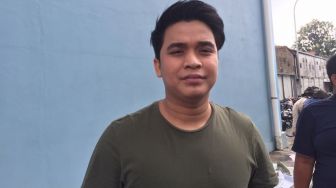 Pacar Billy Syahputra Siap Batalkan Pernikahan dengan Kriss Hatta