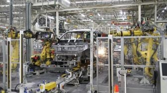 Pabrik Mitsubishi Mulai Gunakan Robot, Apa Kabar Buruh Lokal?