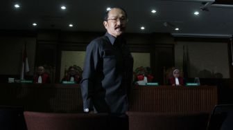 Disebut Tak Kooperatif Oleh KPK, Fredrich Andalkan Majelis Hakim