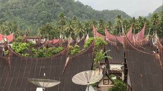 Jokowi Janji Revitalisasi 1000 Rumah Gadang di Sumatera Barat