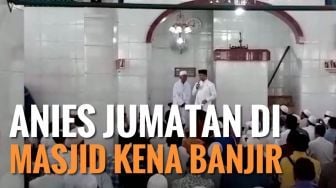 Jumatan di Masjid yang Kena Banjir, Ini Pesan Anies ke Jamaah