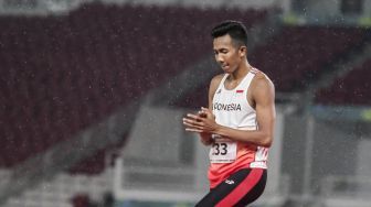 Atlet lompat tinggi Rizky Ghusyafa Pratama di test event Asian Games, (11/2).(Suara.com/Kurniawan M)