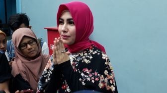 Kartika Putri Nangis Lihat Warga Berkerumun Beli Baju Lebaran