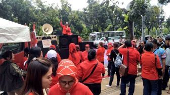 Komunitas Bangsa Bersatu Demo Anies Sandi di Balaikota DKI