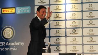 Wakil Presiden Inter Milan Javier Zanetti saat peluncuran Inter Academy Indonesia di Jakarta, Rabu (14/2). 