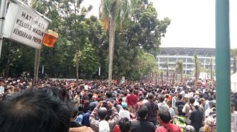 Pertandingan Nanti Malam, Jakmania Padati GBK Sejak Pagi