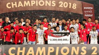 
Bali United harus puas menjadi runner up Piala Presiden 2018 setelah dikalahkan Persija Jakarta 0-3 pada pertandingan final di Stadion Utama Gelora Bung Karno, Senayan, Jakarta, Sabtu (17/2/2018). [suara.com/Kurniawan Mas'ud]