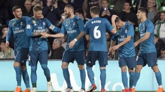 Para pemain Real Madrid merayakan gol Karim Benzema. Cristina Quicler / AFP