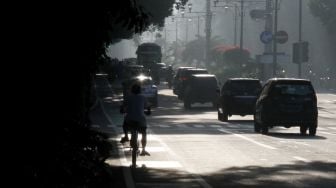 Jalur sepeda di Jalan Imam Bonjol, Jakarta, Rabu (21/2). 