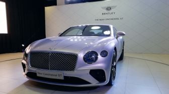 The Best 5 Oto: Bentley Azure Range Tampil Menawan, Pembiayaan Sepeda Motor Listrik FIFGROUP, Elektrifikasi Toyota