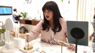 Berkat Passion, Beauty Influencer Ini Punya Brand Kosmetik