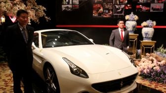 Dua Ferrari Unik Koleksi Tailor-Made 2017 Tampil di Indonesia