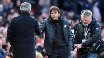 Berdamai dengan Conte, Mou: Tak Butuh Kata-kata