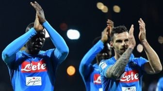 Hantam Cagliari 5-0, Napoli Perlebar Jarak dengan Juventus