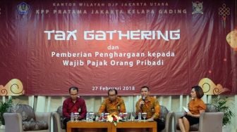 Dirjen Pajak Beri Penghargaan pada Sejumlah Artis dan Atlet