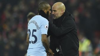 Pertanda Menyerah, Fernandinho: Man City Sudah Terlalu Jauh dari Liverpool