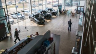 Mau Kredit Mobil Bekas, Sebaiknya di Leasing atau Dealer?