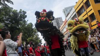 Karnaval Nusantara Cap Go Meh 2018 berlangsung di kawasan Glodok, Jakarta, Minggu (4/3/2018) [Suara.com/Kurniawan Mas'ud]