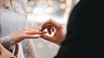 Kaya Raya, Pria Ini Nikahkan Ratusan Pasangan Setiap Tahun