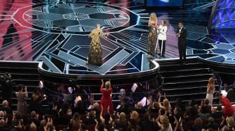 Frances McDormand meraih aktris terbaik dalam ajang penghargaan Academy Awards ke-90 atau Oscar 2018 yang diselenggarakan di Dolby Theatre, Los Angeles, pada Minggu (4/3).