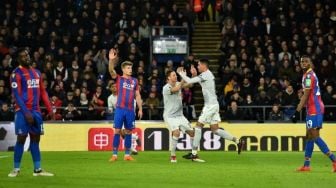 Pemain Manchester United Chris Smalling (kedua kanan) merayakan golnya ke gawang Crystal Palace. Glyn KIRK / AFP