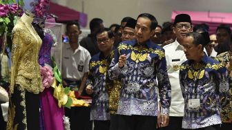 Jokowi mengingatkan untuk memanfaatkan momentum pencapaian Indonesia.