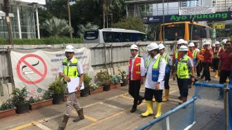 Bareng Jokowi Tinjau MRT, Surya Paloh Buat Lelucon soal Anies Remaja