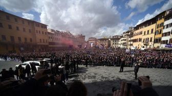 Warga Florence Antar Il Capitano ke Peristirahatan Terakhir