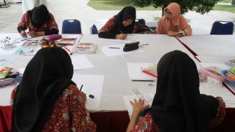 Koalisi perempuan penyandang disabilitas merayakan Hari Perempuan Internasional 2018 di Taman Ismail Marzuki, Jakarta, Kamis (8/3). 