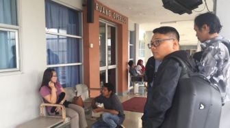 Mansur 'Mandi Darah' Kena Belasan Bacokan di Kepala dan Tangan