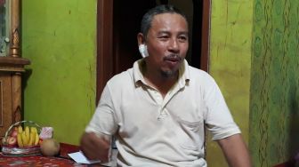 Ngaku Dapat Wahyu Tuhan, V Tusuk Ustaz Abdul saat Salat Subuh