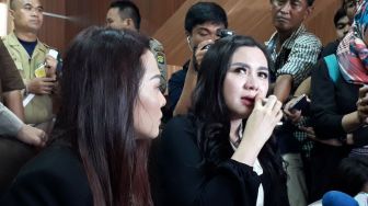 Vicky Shu Nangis Usai Jalani Sidang Kasus First Travel