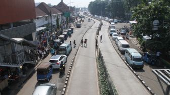 Suasana di kawasan Jatinegara, Jakarta, Kamis (15/3).