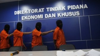 Direktorat Tindak Pidana Ekonomi dan Khusus (Dittipideksus) Bareskrim Polri merilis pengungkapan jaringan uang palsu di gedung Bareskrim Polri, Jakarta, Jumat (16/3). 