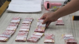 2 Bandar Narkoba Pakai Uang Palsu Senilai Ratusan Juta untuk Jual Beli Sabu