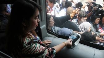 Peluncuran Kartu Multi Trip (KMT) di Stasiun Sudirman, Jakarta, Jumat (16/3).