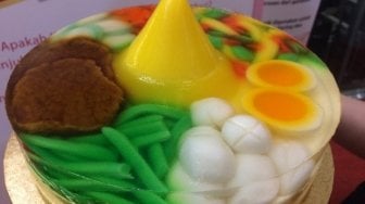 Cake Pudding Tumpeng ala Ny. Liem Bandung