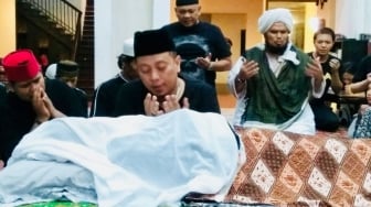 Liang Lahad Makam Istri Kedua Opick Digenangi Air