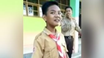 Viral, Anak Lelaki Ini Berdangdut dengan Suara 'Kriting Manjah'